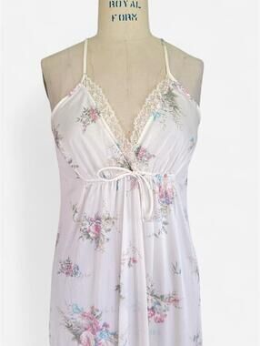Vintage 70s Floral Lace Maxi Slip Nightgown in Cream